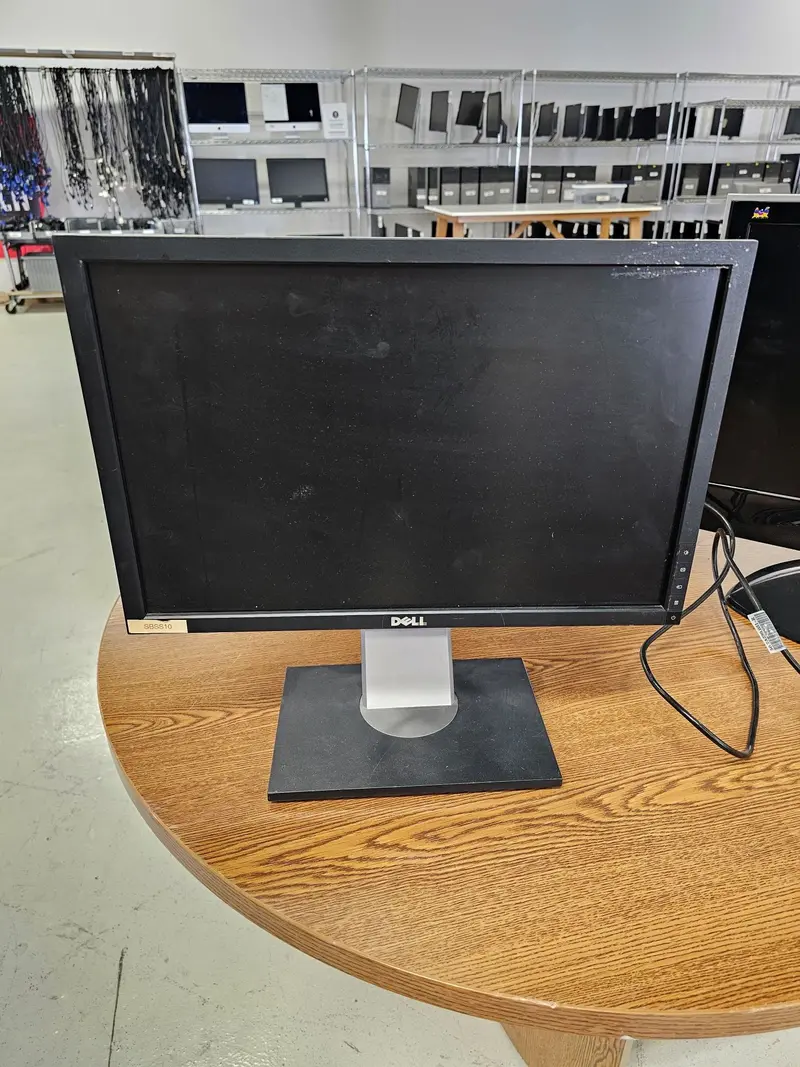 19-Inch Dell Lcd Monitor – Vga/Dvi Connectivity 1