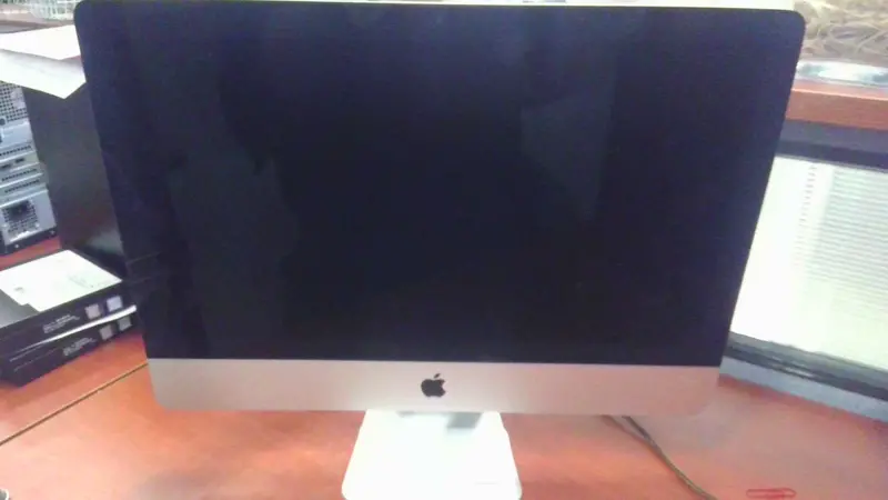 Apple Imac 21.5-Inch Desktop Computer 1