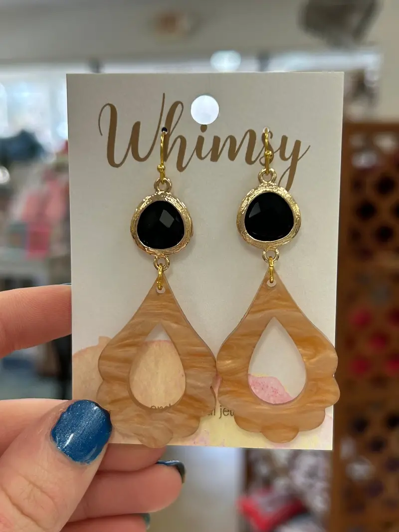 Chrissy Scalloped Acrylic Drop Earrings – Modern Minimalist Style 1