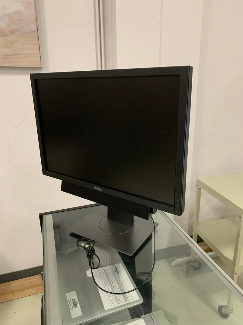 Dell P2210T 22-Inch Led Monitor With Touch Functionality 1