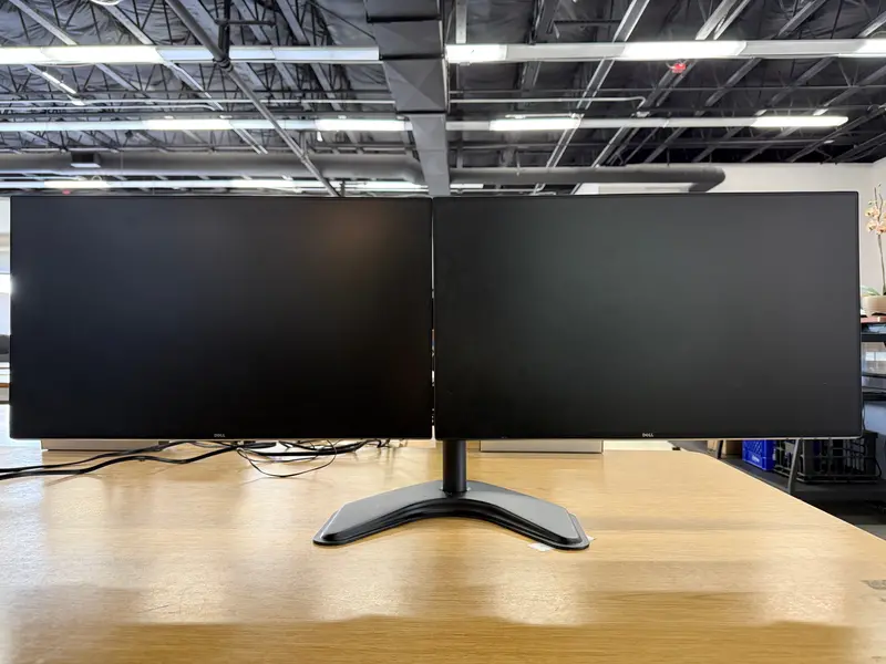 Dual Dell Monitor Setup – Two Coordinated Displays For Productivity 1