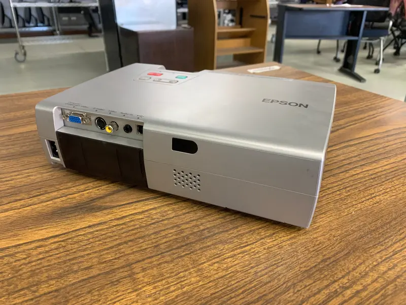 Epson Emp-730 Compact Classroom Projector 1