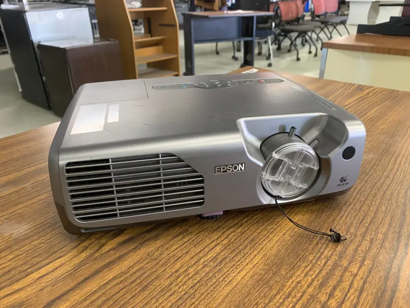 Epson Emp-821 Portable Lcd Projector 1