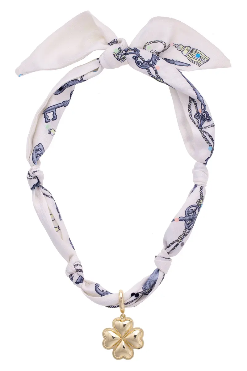 Ivory Heart-Shaped Clover Pendant Scarf Necklace 1