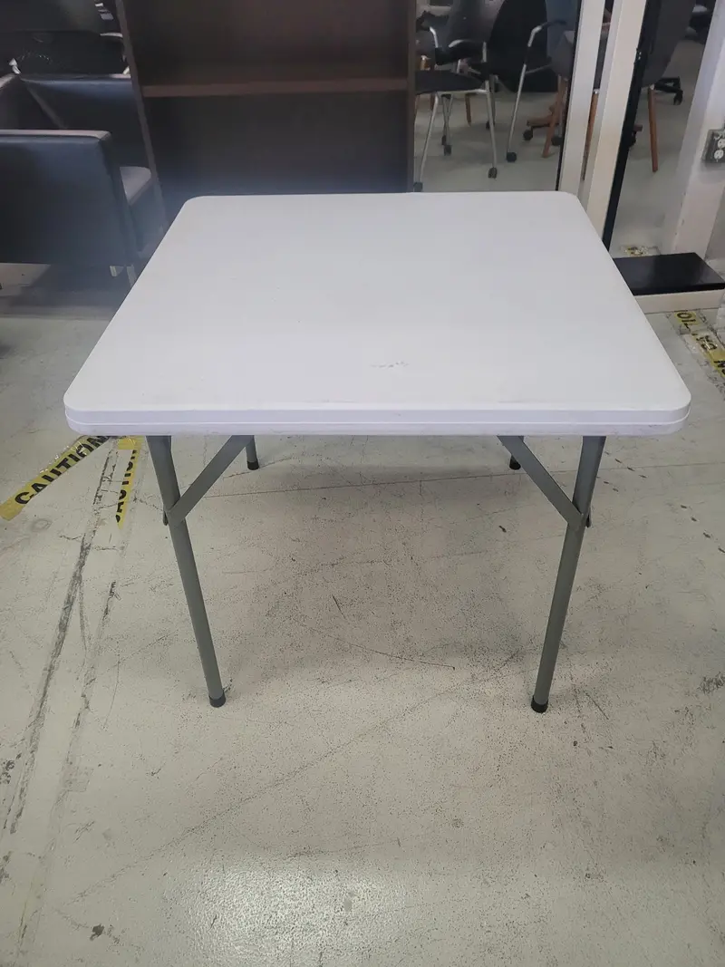 Medium-Duty Foldable Plastic Table – Lightweight & Portable 1