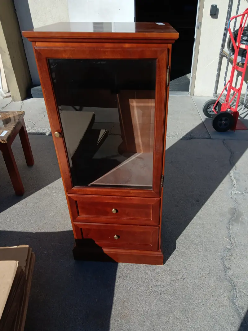 Modern Glass Display Cabinet 1
