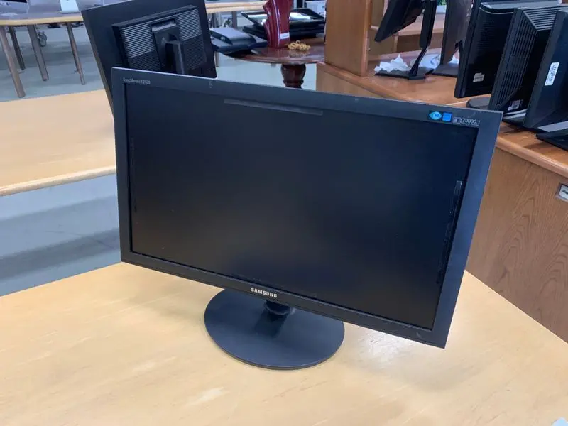 Refurbished Samsung Syncmaster E2420 – Plug-And-Play Display 1