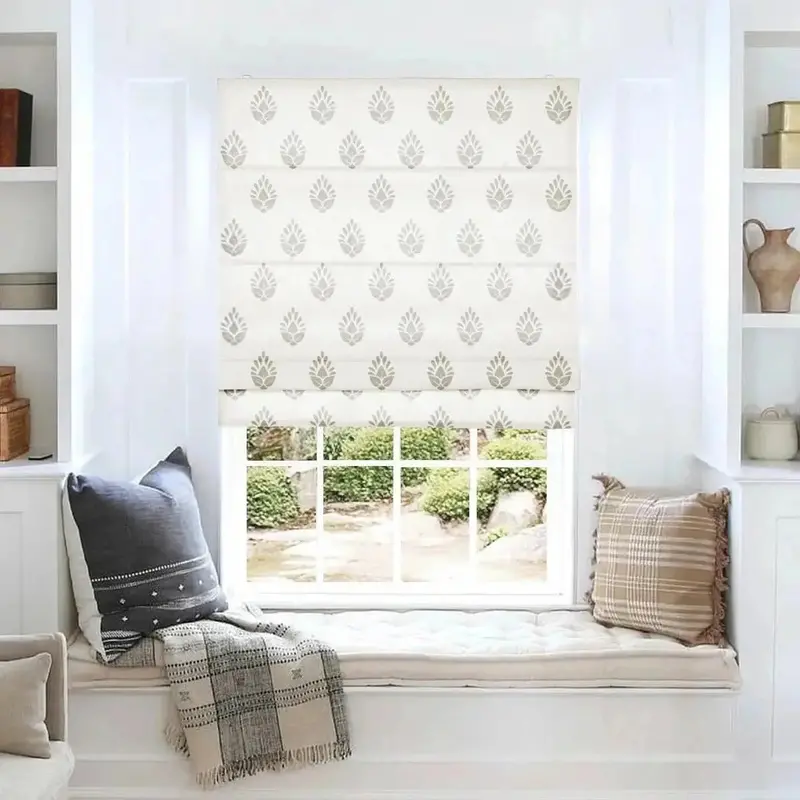 Stefana Silber Printed Cordless Roman Shade With Wooden Headrail 1